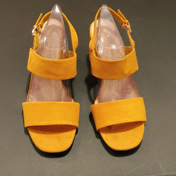 Old Navy Shoes - Gold Sandals size 11